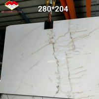 Grande dalle de marbre Calacatta blanc à veines dorées, polie, design moderne, qualité supérieure, pour hôtels, escaliers, revêtements muraux et comptoirs.