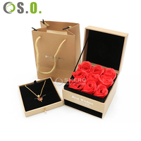 Nouveau cadeau de Saint Valentin 2024 Rose éternelle boîte à fleurs avec ours luxe Cadeaux de Saint Valentin Article pour la Saint Valentin