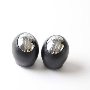 Pommeau de levier de vitesse Renault 6 vitesses en plastique électroplaqué ergonomique - Product Image 1