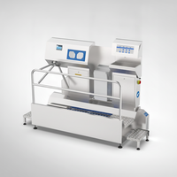 Machine automatique de lavage de semelles de chaussures avec système de brosses rotatives pour la gestion de l'hygiène des salles blanches en usine