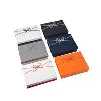 Boîtes d'emballage de vêtements en carton de luxe personnalisées haut de gamme pour accessoires vestimentaires gaufrage stratification mate pour costumes d'écharpes