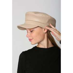 Casquette de sport élégante et moderne en cuir synthétique beige avec large bord et détails de couture - Modèle SPK1127 - Product Image 3