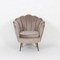 Fauteuil d'appoint en velours rose capitonné, avec pieds en métal doré, design moderne, écologique, durable, pour usage hospitalier