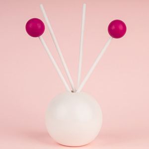 Diffuseur d'ambiance rond en céramique Mescenite Velvet Peony avec bâtonnets en fibre rose et recharge de 200 ml - Product Image 5