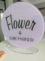 Panneau de feuille acrylique plexiglas transparent imprimé UV de 3 mm et 5 mm pour les panneaux publicitaires d'affichage de bureau de marque