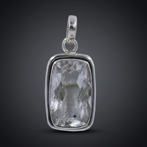 Pendentif solitaire en argent 925 Satyaloka avec quartz taille émeraude serti clos, style minimaliste tendance, unisexe, pour usage quotidien - Product Image 2