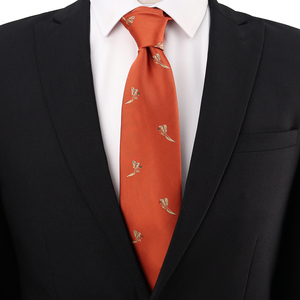 Cravatta Artigianale da Uomo in Poliestere con Motivo Fagiano Volante su Sfondo a Spina di Pesce in Microfibra per Uso Quotidiano - Product Image 2