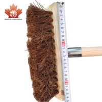 Brosses de nettoyage en palmier naturel en gros pour jardin, maison et sols, avec manche en bois