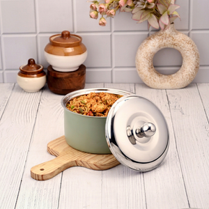 Casserole ronde en acier inoxydable avec couvercle, design minimaliste, lavage à la main uniquement - Product Image 1