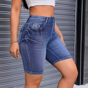 Jeans dritti vintage a vita media da donna in denim elasticizzato slim con bottoni e stampa - Product Image 5