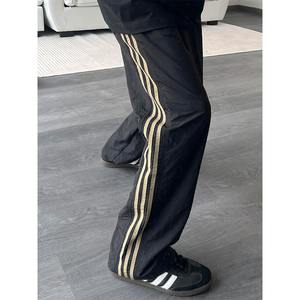 Pantalon cargo décontracté pour homme, style américain, à rayures latérales, séchage rapide, fin, ample, trois rayures, tendance, pour l'été - Product Image 2