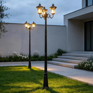 Lámpara de Jardín LED Impermeable, Estilo Retro, con Tres Cabezas, Adecuada para Decoración de Pasillos y Patios - Product Image 1