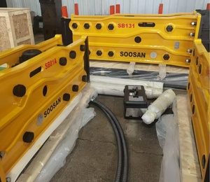 Martillo hidráulico SOOSAN SB131 tipo TOP adecuado para excavadoras con 30-45 toneladas para demolición dura y trabajos de construcción - Product Image 1