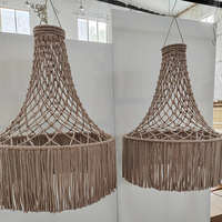 Décoration murale de luxe en macramé tressé à plusieurs niveaux, style Art Déco, avec pompons, pour intérieurs à plafonds hauts – Idéal comme cadeau de pendaison de crémaillère
