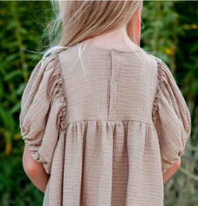 Gaun Musim Panas Anak Perempuan Lucu Berlengan Mengembang Bahan Muslin Warna Beige Gaun Muslin Bohemian Kasual 1 Potong - Product Image 6