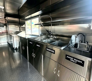 Remorque alimentaire robuste avec fenêtre de service et comptoir pour la préparation de soufflés et de crêpes, idéale pour le campus de Sydney - Product Image 6