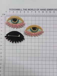 เข็มกลัดรูปดวงตาปีศาจปักมือ - Product Image 3