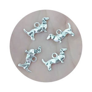 100 pièces chien teckel breloques 20x13mm Vintage tibétain argent dessin animé Animal à la main pendentif faisant ajustement pour Bracelet collier - Product Image 1