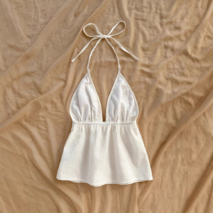 Débardeur blanc en polyester pour femme, col en V, dos nu, en tissu texturé Dobby, idéal pour les fêtes, les festivals et les rendez-vous - Product Image 3