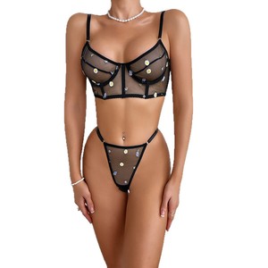 Completo <span class=keywords><strong>Intimo</strong></span> Ricamato Daisy <span class=keywords><strong>Trendy</strong></span>: Reggiseno con Ferretto in Rete e Perizoma Seducente - Lingerie Esotica per Lei che Sa Che Se la Fa Vesti - Product Image 5