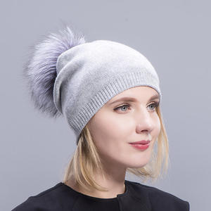 <span class=keywords><strong>Bonnet</strong></span> Slouchy d'hiver pour femmes Bonnets en cachemire avec <span class=keywords><strong>pompon</strong></span> en fourrure de renard - Product Image 6