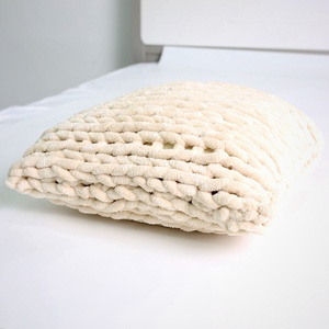 Coussin décoratif en chenille tricotée épaisse de style nordique, coussin de canapé doux fait à la main pour le salon, la chambre à coucher, soutien confortable - Product Image 1