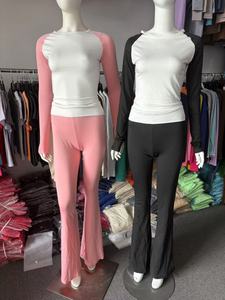 Fabricants de vêtements OEM T-shirt et <span class=keywords><strong>short</strong></span> repliables en <span class=keywords><strong>jersey</strong></span> de <span class=keywords><strong>coton</strong></span> personnalisés 2 pièces ensemble pour femmes vêtements de salon 2025 été - Product Image 6