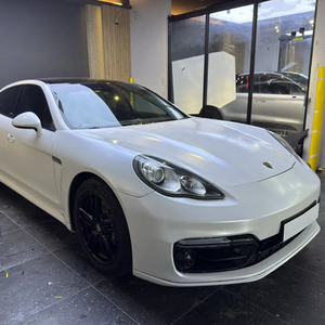 Vinilo para Envoltura de Automóviles ICE Film Matt Chrome Pearl White, Color Cambiante, PVC, Libre de Burbujas, Súper Elástico - Product Image 1