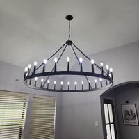 Lustre de luxe classique à hauteur réglable, grand modèle à 2 niveaux, avec cadre en métal noir et motif roue de chariot, pour plafond haut, salon et chambre à coucher