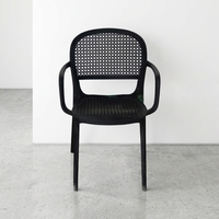 Fauteuil empilable en plastique PP durable, moderne et minimaliste, avec accoudoirs, pour hôtel, restaurant, jardin - Vente en gros