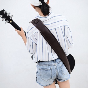 Cinturón de bajo eléctrico acolchado grueso suave con logotipo personalizado marrón negro de alta calidad correas de guitarra de cuero PU vegano - Product Image 5
