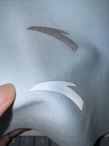 Etiqueta de impresión de transferencia de calor con iconos reflectantes 3D personalizados para camiseta, ropa, sombrero, zapatos - Product Image 3