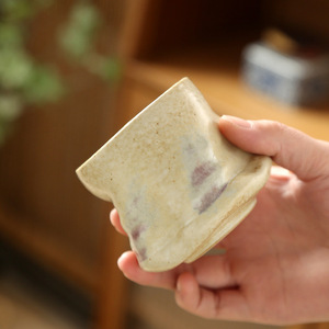 Taza de Cerámica Hecha a Mano con Diseño Plegado y Colorido, Taza de Café de Cerámica para Restaurante Japonés, Diseño Nórdico, Taza de Té con Logotipo Personalizado, Regalo - Product Image 3