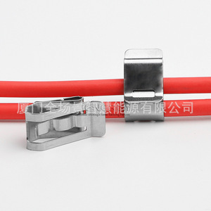Clips de fixation de câbles solaires en acier inoxydable en forme de C 2x4 6mm² pour la fixation de câbles - Product Image 2