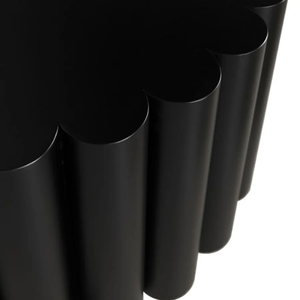 Mesa de centro Rose Con su robusta construcción de acero industrial y elegante acabado negro mate, esta mesa exuda una sofisticación discreta. - Product Image 3