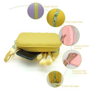 Pochette de maquillage en silicone durable avec logo personnalisé, fermeture éclair étanche, grande capacité pour les voyages en plein air et l'usage quotidien - Product Image 4