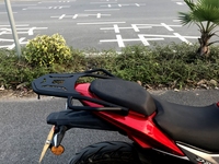 Porte-bagages arrière universel pour moto-Porte-bagages robuste avec grande plate-forme pour le montage du boîtier supérieur et des bagages