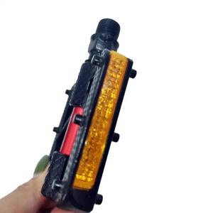 Cuerpo de aleación de aluminio <span class=keywords><strong>Eje</strong></span> de acero al cromo-molibdeno 3 Rodamiento Ultraligero Bicicletas de carretera Pedales Reposapiés Antideslizante - Product Image 3