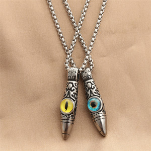 Yunnique Collar con colgante de acero inoxidable con forma de bala para hombre, diseño geométrico retro punk con púas 280523 - Product Image 1
