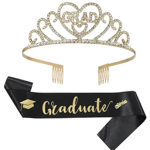 2024 Glittered Metal Graduation Crown Tiara und Schärpe mit Buchstaben für Abschluss feier dekorationen Y125