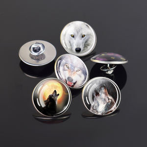 Broche Portrait de <span class=keywords><strong>Loup</strong></span> Réaliste - Épingle de Revers en Verre et Acier Inoxydable pour Événements Thème Faune Sauvage et Stock de Boutiques de Mode - Product Image 1