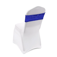 Housses de fauteuil en polyester élastique avec décorations en ruban et dos en sequins pour les célébrations d'hôtels et de mariages