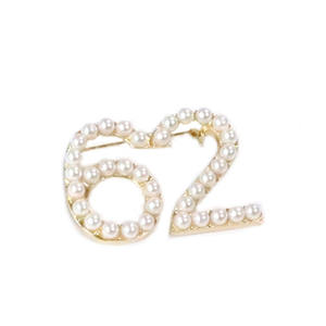 Прямая цена с завода, арабские цифры, 1-100 жемчужные булавки, можно на заказ, греческая цифровая брошь, 1920 цифровая жемчужная брошь со стразами - Product Image 6