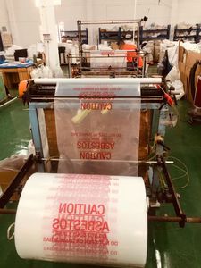 Bolsas para embalar residuos de asbesto impresas de 6 Mil y 20 micras Bolsas resistentes de PE de 6 Mil para un manejo seguro Cumple con los estándares OSHA EPA - Product Image 3