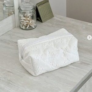 Japanese-style delicate lace toiletry bag, portable travel lipstick organizer, large-capacity zippered pouch for women's - Product Image 3