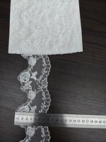 Bordure élégante en dentelle blanche tricotée 100% polyester 8,5 cm avec motif floral brodé en forme de rose, bordure festonnée, accessoires pour filles