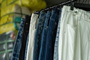 SH05 Ropa Usada de Alta Calidad para Mujer, Vestidos de Verano a la Moda, Pantalones, Camisetas, Faldas Vaqueras, Venta al Por Mayor - Product Image 6