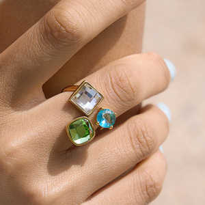 Bague en acier inoxydable plaqué or 18 carats avec zircone cubique, style européen-américain, design sophistiqué, bijoux empilables pour femmes - Product Image 1