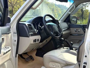 รถยนต์มือสองขายดี ปี 2017 มิตซูบิชิ ปาเจโร V97 3.8L รุ่นตะวันออกกลาง รถ SUV มือสอง พวงมาลัยซ้าย เกียร์ออโต้ 250 แรงม้า 7 ที่นั่ง ตำนานออฟโรด - Product Image 3