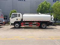 Camion d'arrosage mobile HOWO à livraison rapide, avec réservoir renforcé de 4 à 6 m³, pour le nettoyage routier, destiné à l'exportation